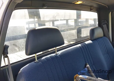 2000 Chevrolet C3500 Chassis из США, поврежденный, VIN 1GBHC34R9YF496983